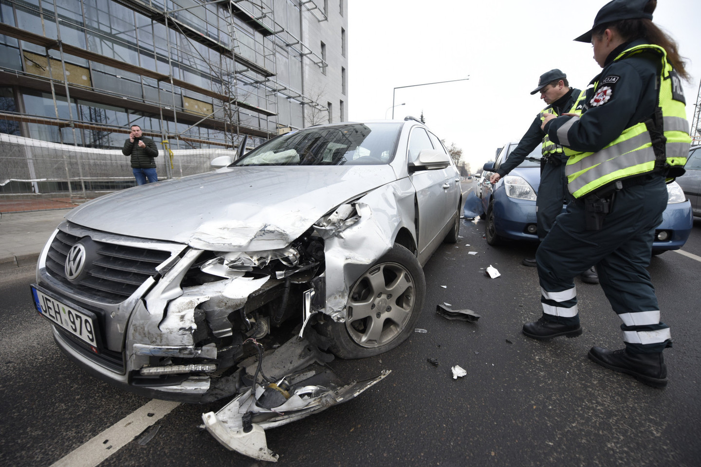 Vilniuje susidūrė 3 automobiliai, nukentėjo moteris.