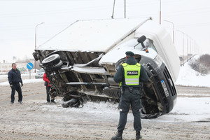 Šiauliuose dėl nevalytų kelių – avarijų virtinė ir sužaloti pėstieji