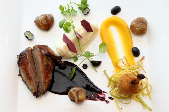 Prancūziškas restoranas siūlys patiekalų ir iš balandžių mėsos