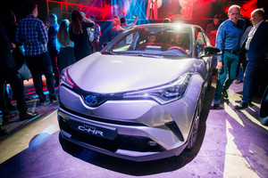 Spindinčiame vakarėlyje pristatytas naujasis „Toyota C-HR“