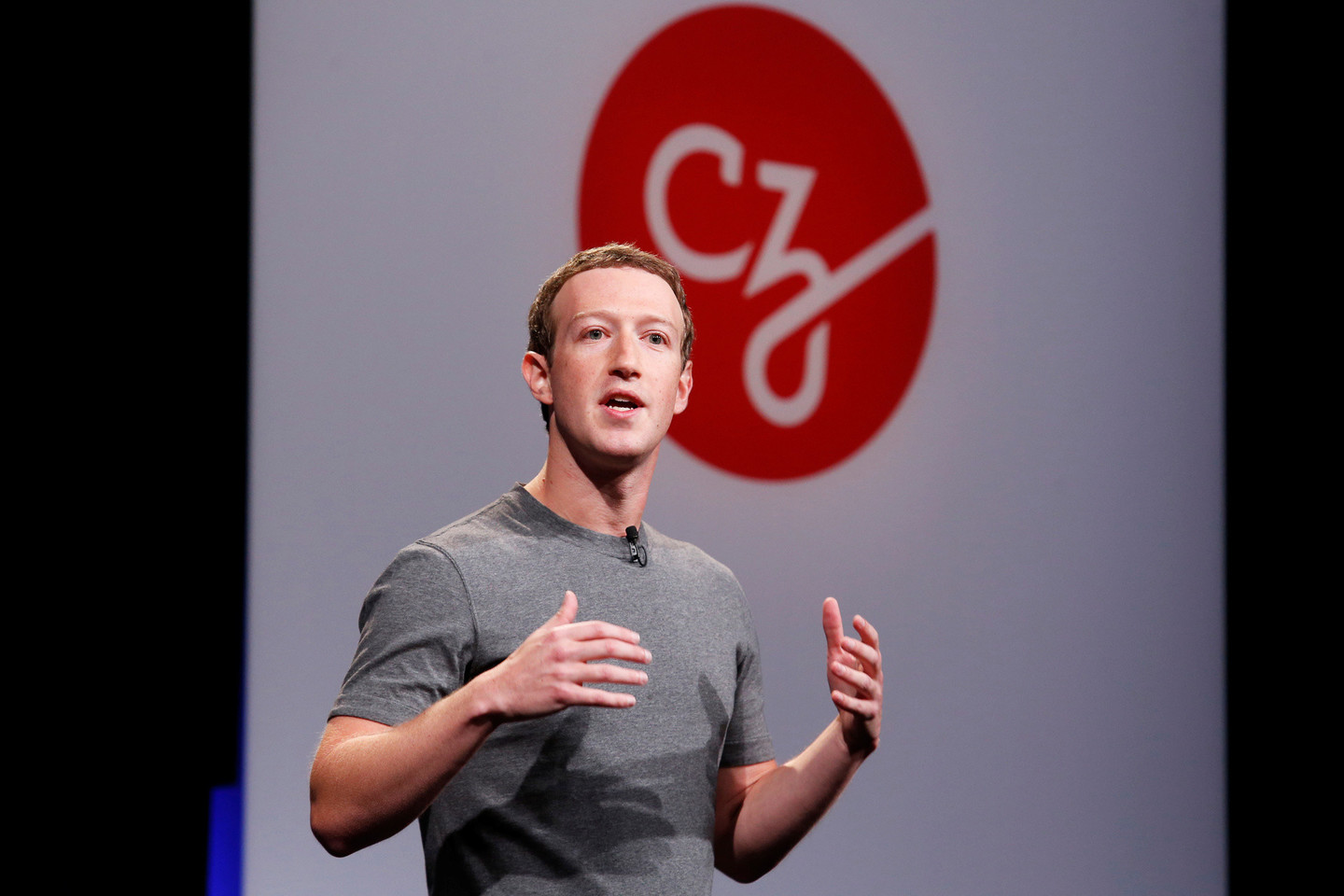 M. Zuckerbergo sėkmė rodo, kad šiuolaikinis pasaulis su socialiniais tinklais kuria vis glaudesnius ryšius.