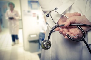 Liaudišką vaistą nuo kraujospūdžio gėrusiai moteriai – sunkios pasekmės