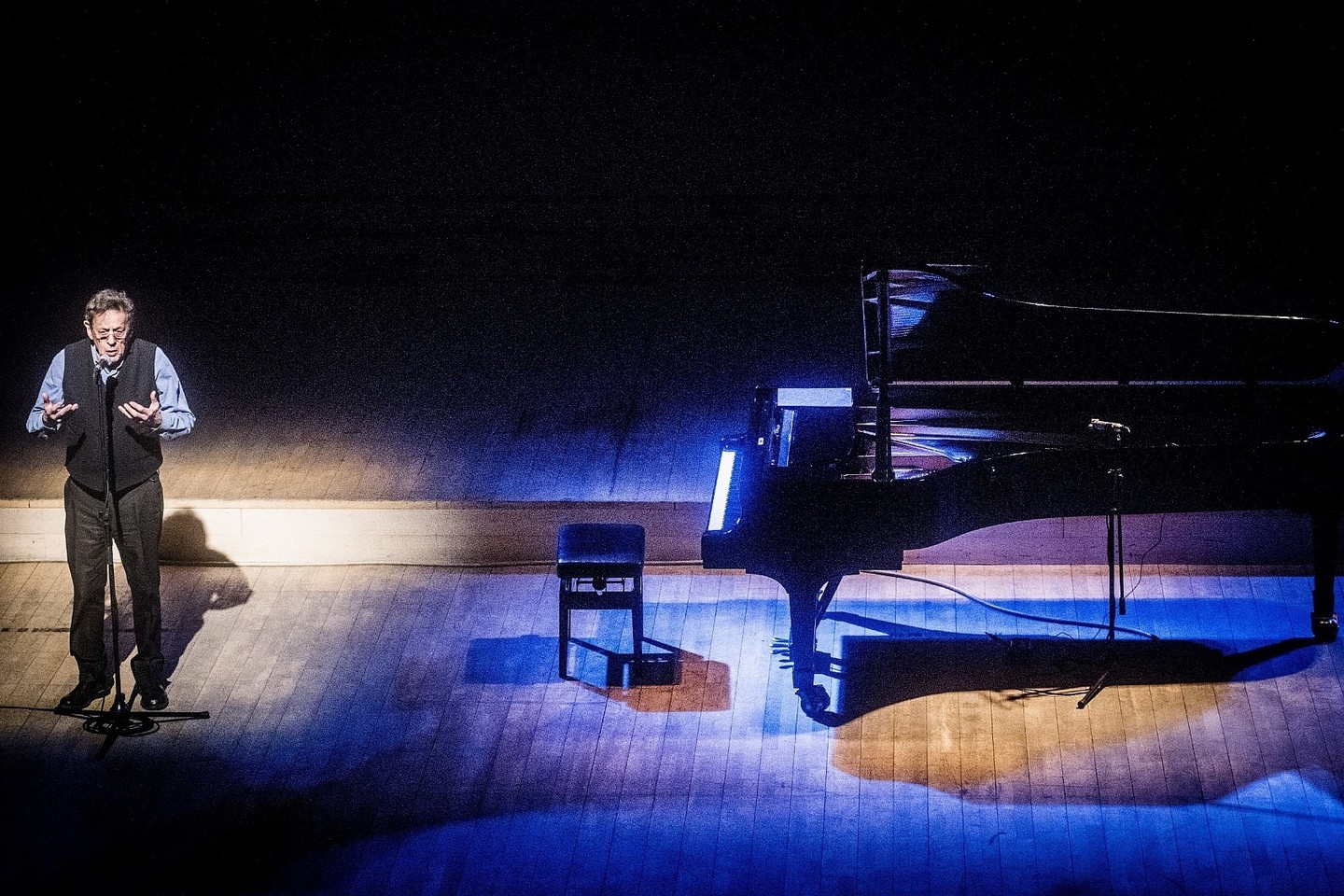 Koncerte skambėjo amerikiečių minimalisto Philipo Glasso etiudai, atliekami paties kompozitoriaus bei pianistų Antono Batagovo, Petro Geniušo ir Jenny Lin.<br>D.Matvejevo nuotr.