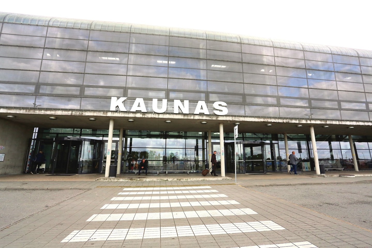 Kauno oro uostas kitą vasarą sulauks didesnio antplūdžio, nes sostinėje mėnesį bus remontuojamas kilimo ir leidimosi takas.