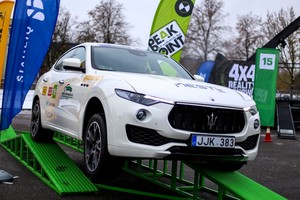 Patikrino „Metų automobilio“ visureigių galimybes: gelbsti ir elektronika