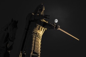 Magiško reginio danguje laukiantiems lietuviams – blogos žinios