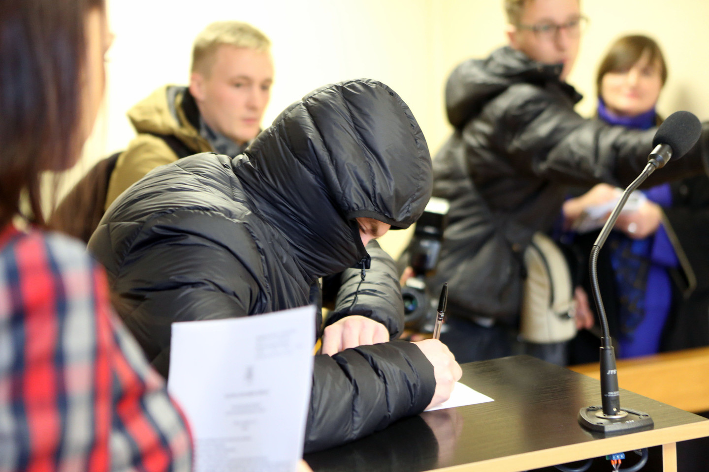 Laisvės alėjoje statybininkus puolęs jaunas mušeika išgirdo nuosprendį