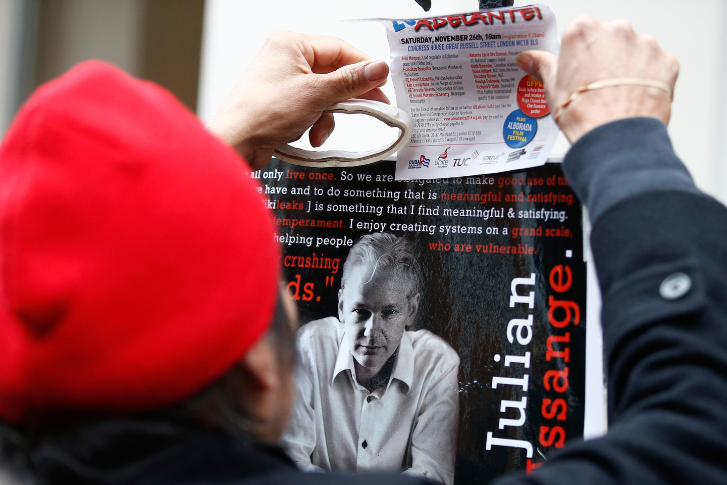 J.Assange'as kaltinimus neigia, sako, kad jie yra politiškai motyvuoti.