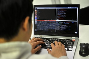 Kibernetinis karas: kaip atsakyti į kibernetinius išpuolius?