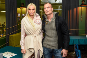 Vitą Pliadytę į renginį atlydėjo kalėti nuteistas jos vyras J. Jakutis