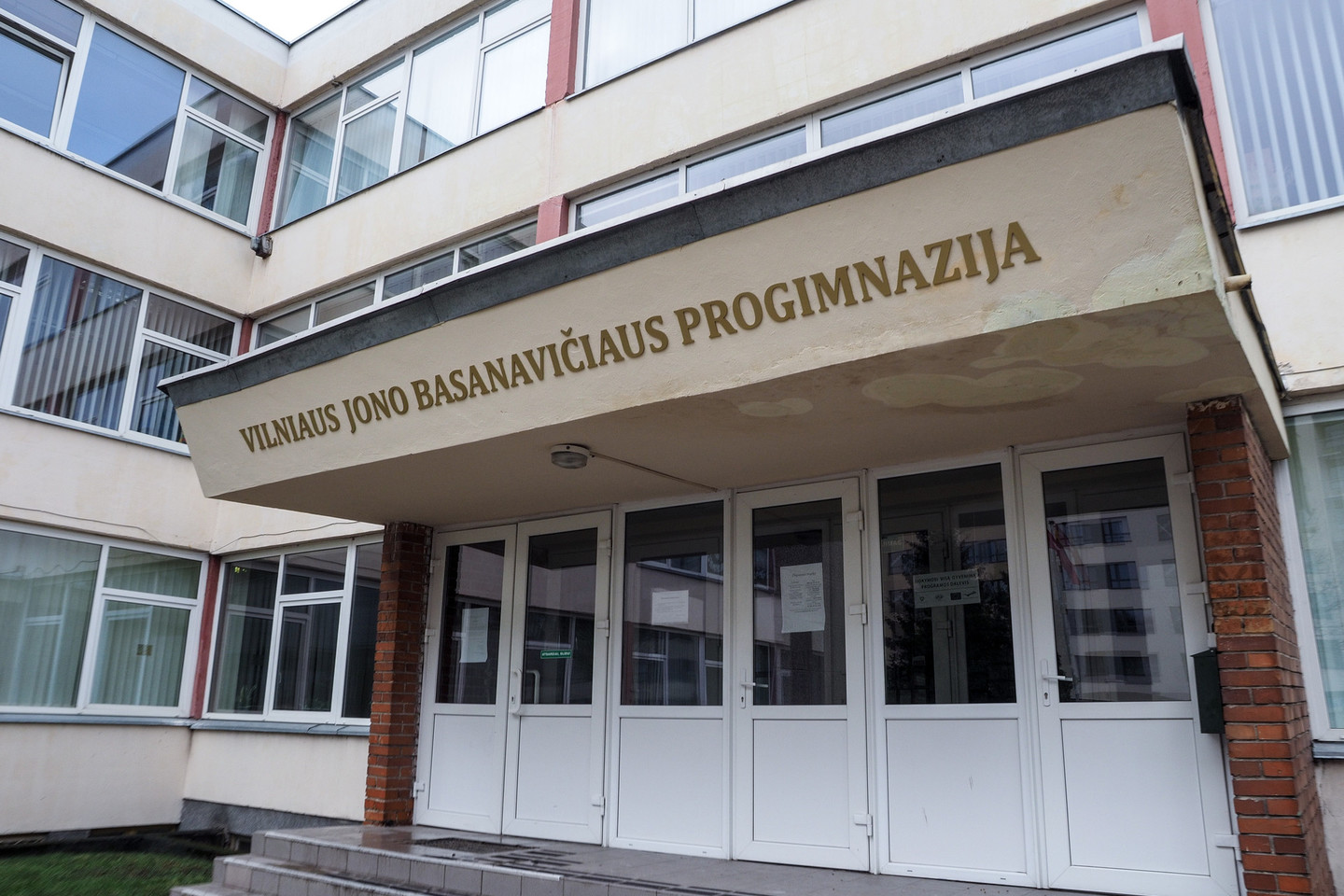 Tėvų ir Vilniaus savivaldybės duomenimis, per pastaruosius metus mokykloje pasikeitė 16 mokytojų ir dvi direktorės pavaduotojos.<br>D. Umbraso nuotr.