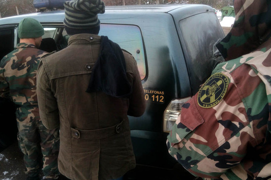 Latvijos pareigūnams perduoti 3 Nepalo piliečiai