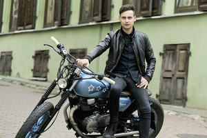 „Colours of Bubbles“ vokalistas Julijus Aleksovas žino, kaip pritraukti sėkmę