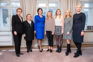 Jungtinės Karalystės ambasadoje – Kalėdų labdaros mugė su žinomais žmonėmis