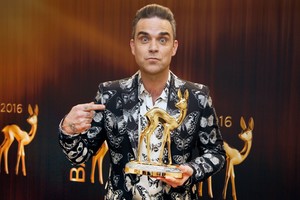 Robbie Williamsas tapo pagrindine žvaigžde „Bambi 2016“ apdovanojimuose