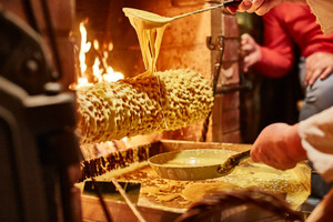 Beata Nicholson su Edmundu Seiliumi rado seną šakočio receptą