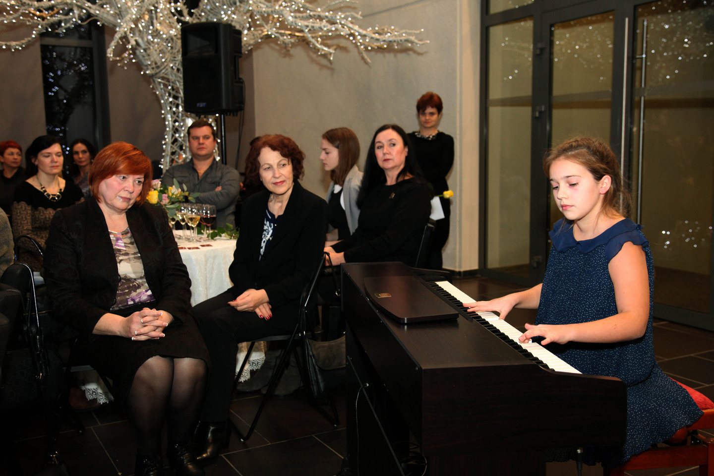 Marijampolėje klubas „Zonta“ surengė labdaros vakarą, kurio metu surinktos lėšos buvo skirtos muzikos besimokančioms talentingoms moksleivėms. Vakaro dalyviams G.Maliauskaitė atliko muzikos kūrinį.<br>R.Brazytės nuotr.