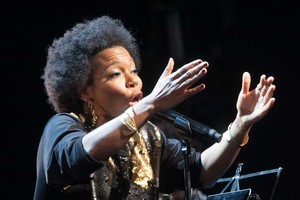 „Vilnius Mama Jazz“ banginių paradą pradėjo charizmatiška vokalistė