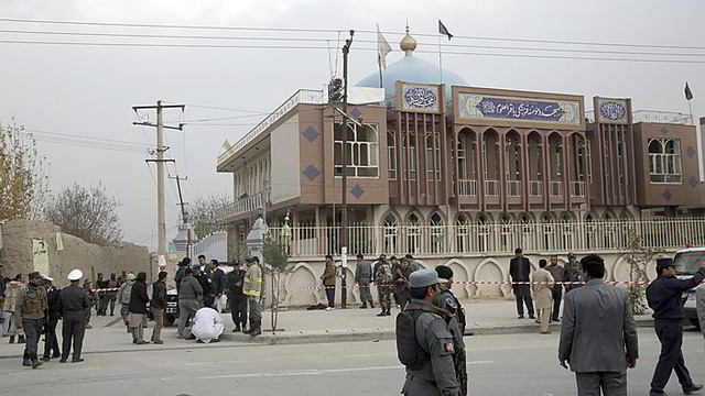Kabule mirtininko ataka mečetėje pražudė dešimtis maldininkų