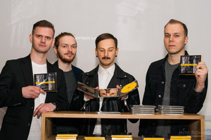 Grupė „Deeper Upper“ jaukiai pristatė debiutinį albumą „Mirrors“