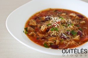 Soti, skani ir greitai paruošiama kalakutienos ir pupelių sriuba