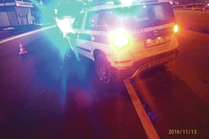 Stebina vairuotojų elgesys: pareigūnų automobilis virto metalo laužu