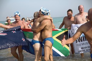 Drąsuoliai perplaukė pavojingai sūrią jūrą, kuriai gresia išnykimas