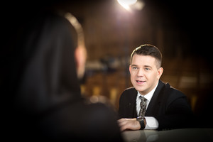 Pamatykite: P. Stalionio klipe – „Eurovizijos“ dalyvė ir 20 jaunavedžių porų