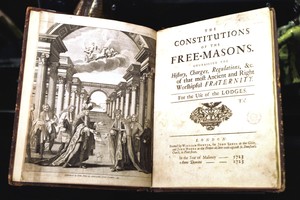 Masonų brolija nori nusikratyti šimtmečius persekiojusių mitų