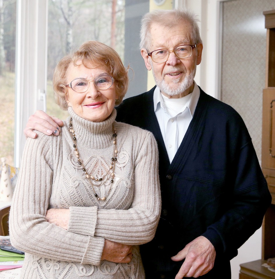Rašytojų pora Elena Kurklietytė ir Vytautas Bubnys jaučiasi laimingi knygas rašydami tuose pačiuose namuose<br>R.Danisevičiaus nuotr.