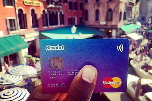 Lietuviai sunerimo: kaip su jų pinigais ir duomenimis pasielgs „Revolut“