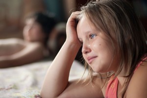 Feisbuke 12-metę dukrą pašnipinėjusiai motinai pasišiaušė plaukai