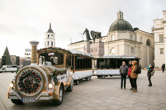 Kalėdų traukinukas išriedėjo į Vilniaus gatves