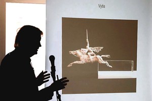 Į Lukiškių aikštę veržiasi mongolų ristūnas