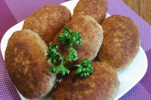 Daug skanesni vištienos kotletai: už šį receptą – visa šeima