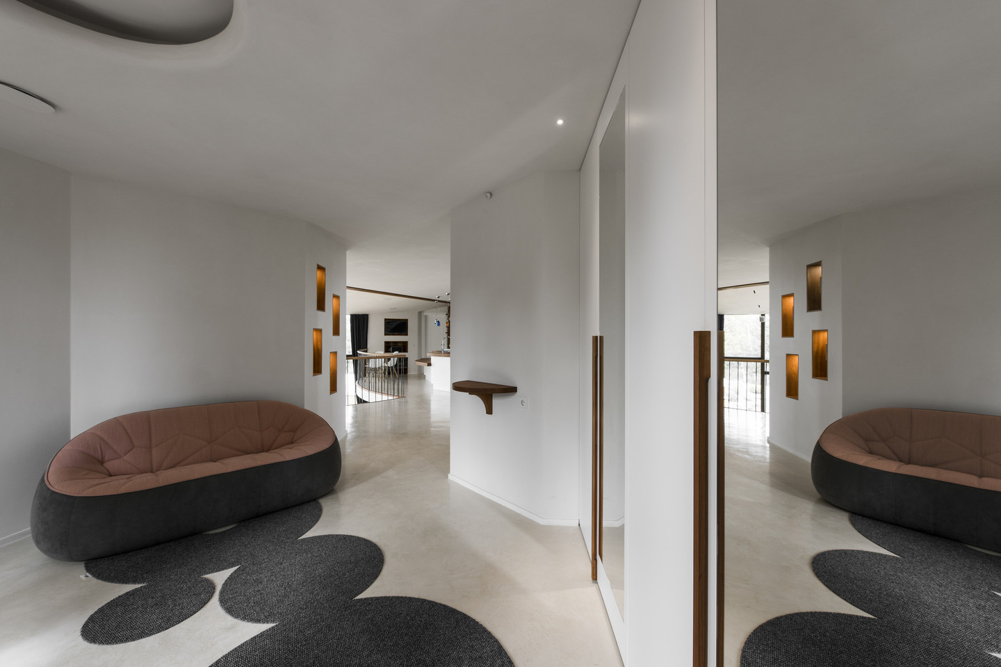 260 kv. metrų šeimos namas buvo pastatytas naudojant tik natūralias medžiagas.<br>L.Garbačausko nuotr.