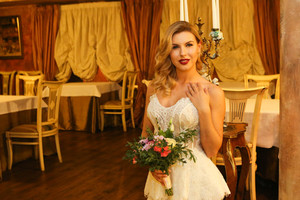 Su M. Cimarro išsiskyrusi D. Andriuškaitė neliūdi – apsivilko nuotakos suknelę