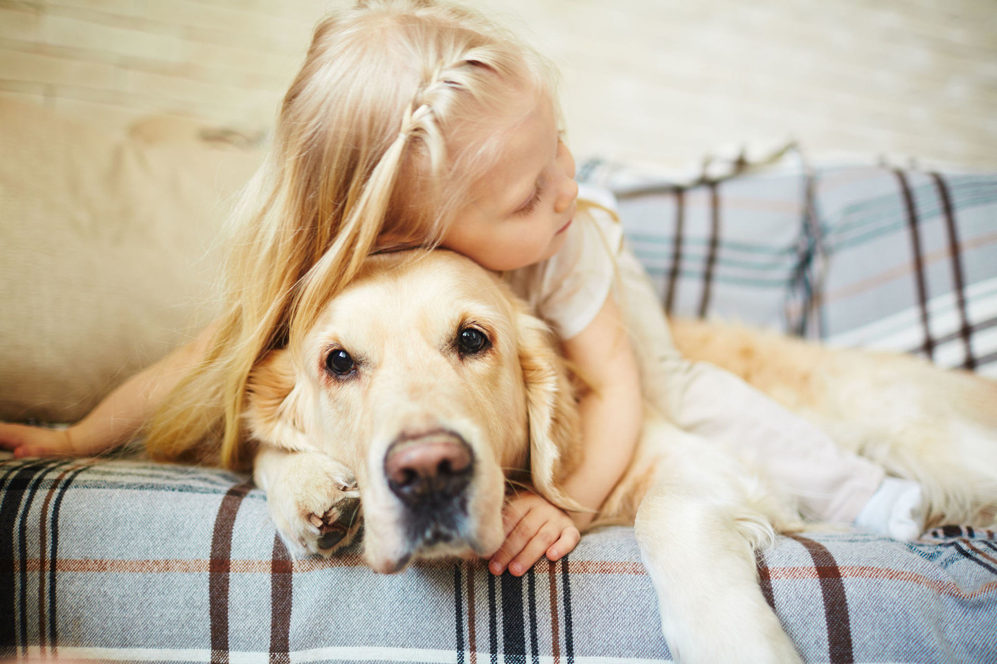 Nustatyta, kad šuns meilė mažina streso hormono kortizolio kiekį vaikų kraujyje.<br>123rf nuotr.