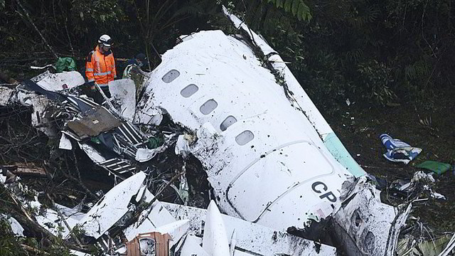 Aiškėja katastrofos Kolumbijoje detalės: lėktuvui galėjo pritrūkti kuro