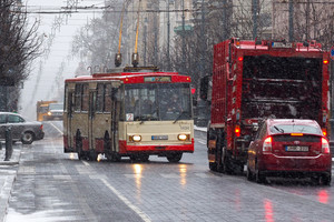 Eismo sąlygas sunkina snygis ir plikledis
