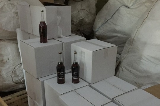 Vilniaus kriminalistai aptiko 1 182 litrus naminukės