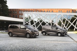 Su naujuoju modeliu „Toyota“ tikisi sumaišyti kortas senbuviams