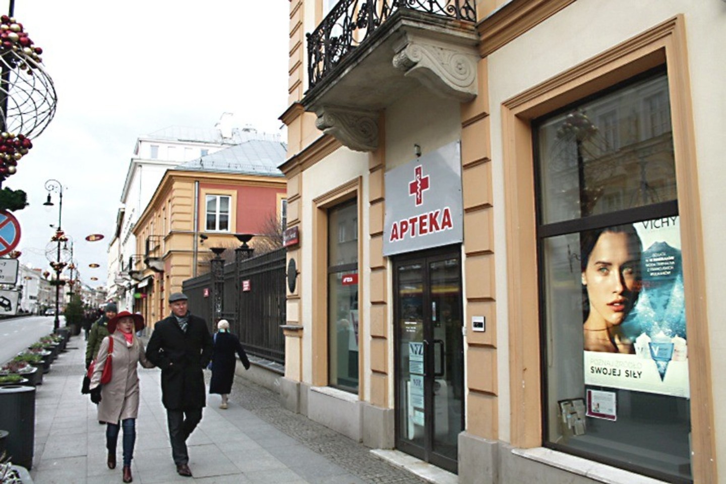 Ši seniausia Varšuvos vaistinė bankrutuoja neatlaikiusi konkurencijos su gerokai didesniais tinklais.