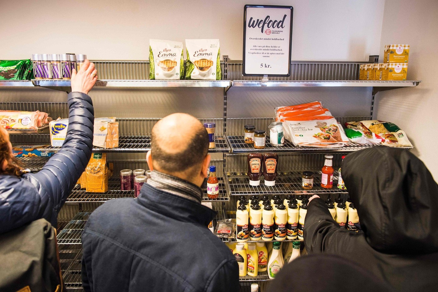 Šių metų pradžioje Amagerio saloje įsikūrusiame to paties pavadinimo Kopenhagos rajone pradėta įgyvendinti projektą „Wefood“ – buvo atidarytas prekybos centras, parduodantis maisto produktus, kurių galiojimo laikas pasibaigęs.