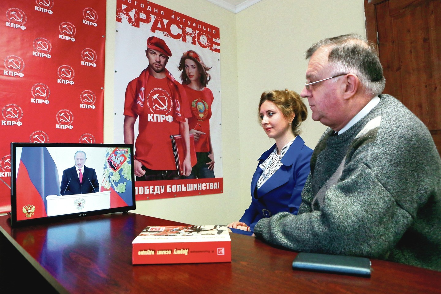 V.Putinas per metinį pranešimą siūlė Vakarams nesikišti į Maskvos reikalus, bet pačius rusus Vakarai vilioja – verslininkai masiškai traukia į užsienį.