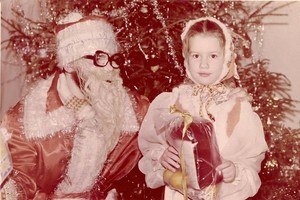 Žinoma moteris paviešino vaikystės nuotrauką ir atkirto kritikams dėl plastinės operacijos