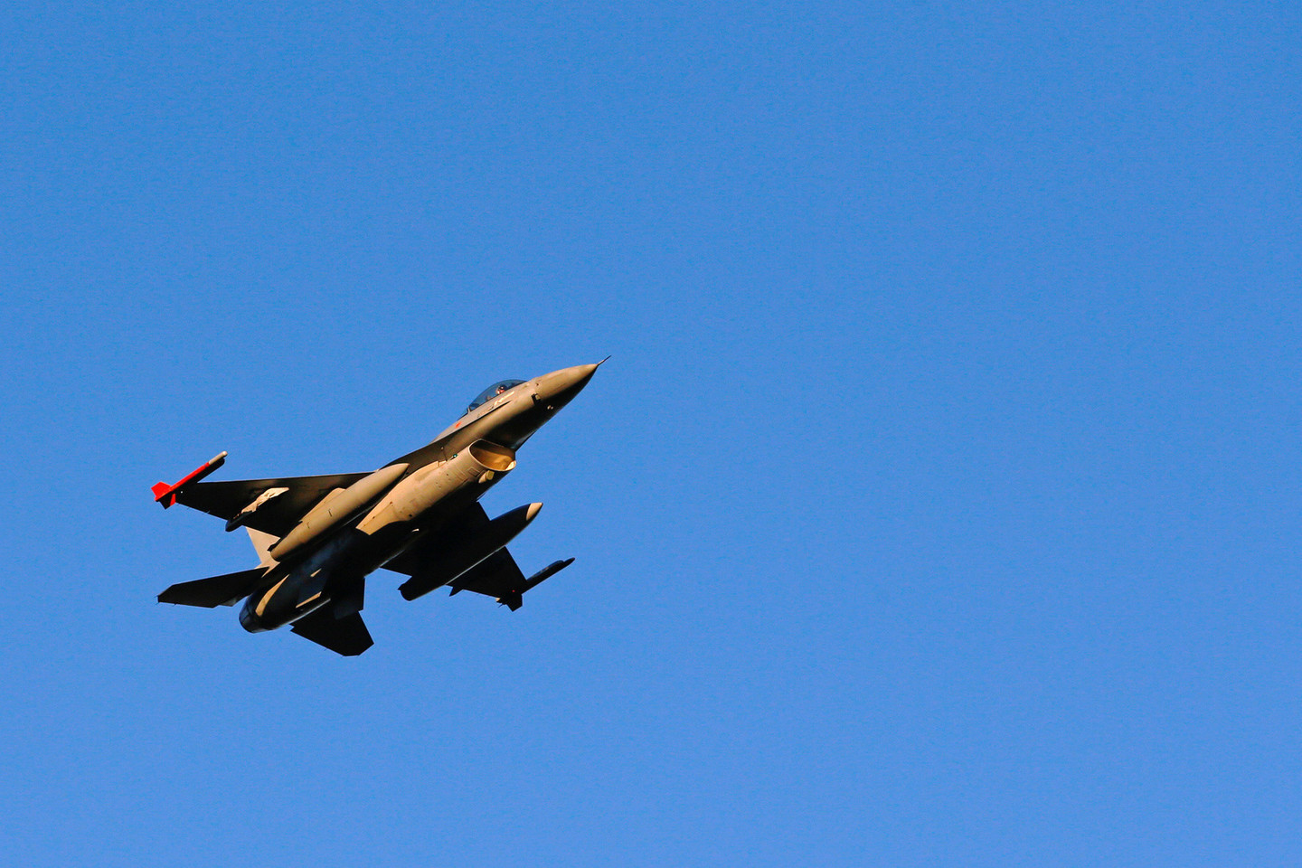 Antrąjį šių metų pusmetį Danija prisidėjo prie koalicijos pajėgų septyniais „F-16“ koviniais lėktuvais.