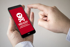 Siaučia nauji virusai išmaniesiems. Pasitikrinkite, ar nepasigavote!