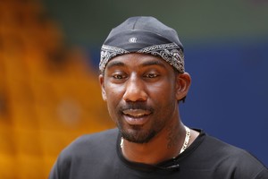 Buvusi NBA žvaigždė Izraelyje vėl elgėsi skandalingai: šįkart „nukirto“ varžovą