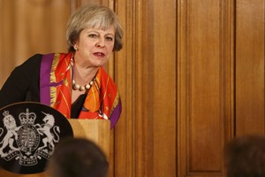 Konservatorių įspėjimas Th. May: griežtas „Brexit“ kainuos mums rinkimus